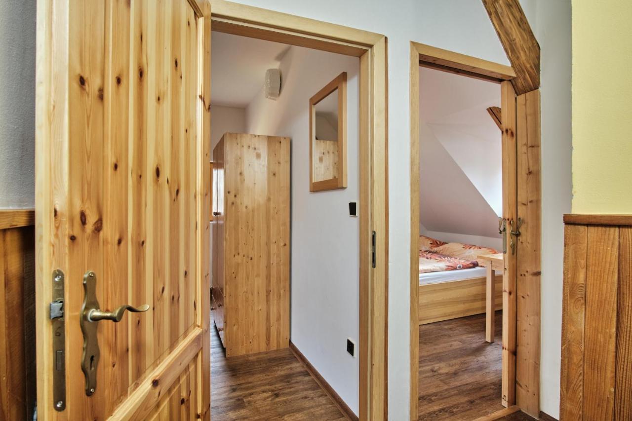 Strnadovsky Mlyn Hotell Jesenice  Eksteriør bilde