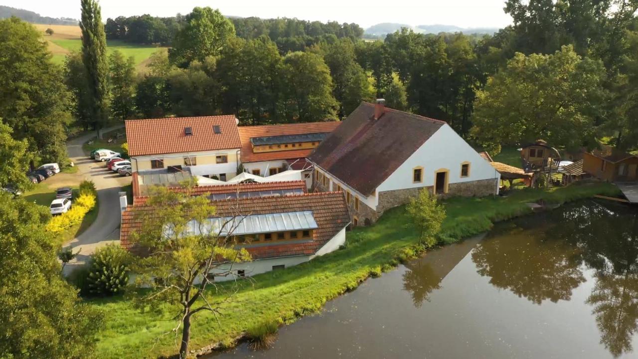 Strnadovsky Mlyn Hotell Jesenice  Eksteriør bilde