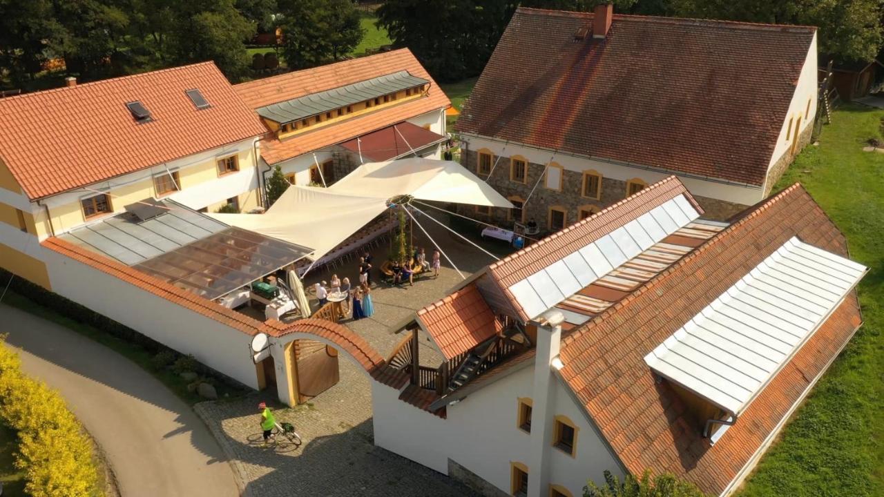 Strnadovsky Mlyn Hotell Jesenice  Eksteriør bilde